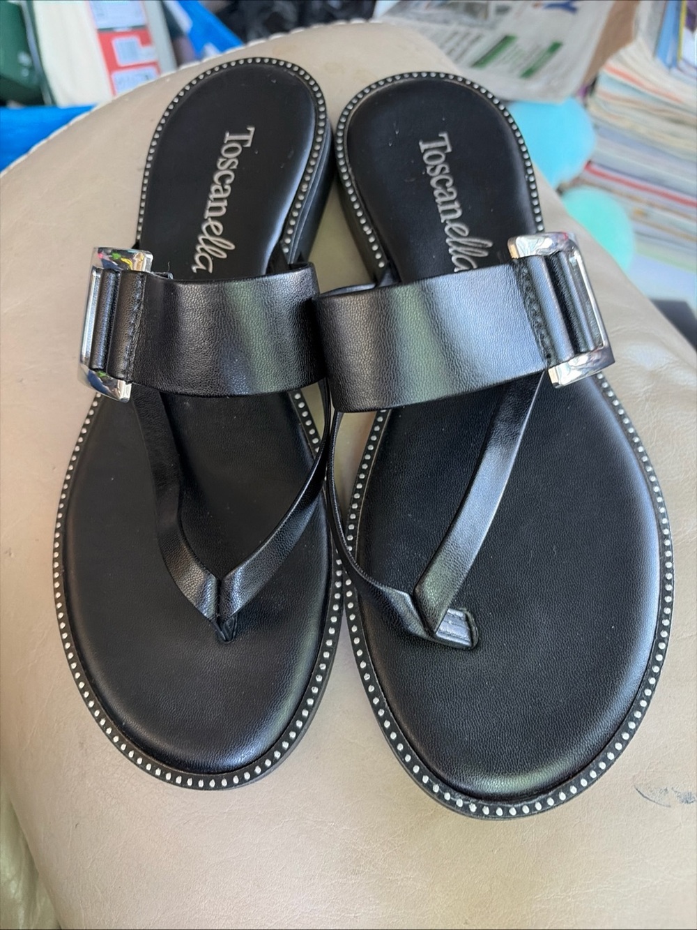 Toscanella Women’s Black Genuine Leather Thong Sandals with Buckle Detail SZ 8.5